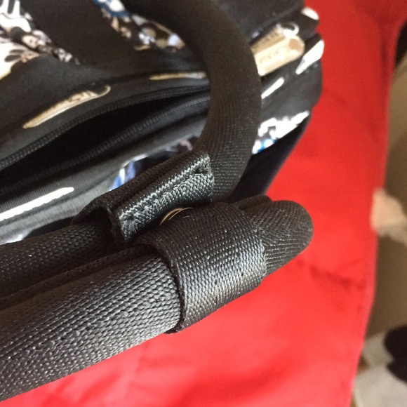 Lesportsac convertible backpack to carry - Picture 3 of 9